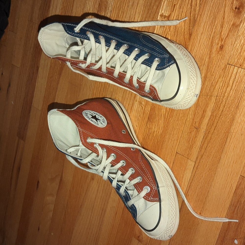 Men's 7 Maroon/Navy Chuck Taylors